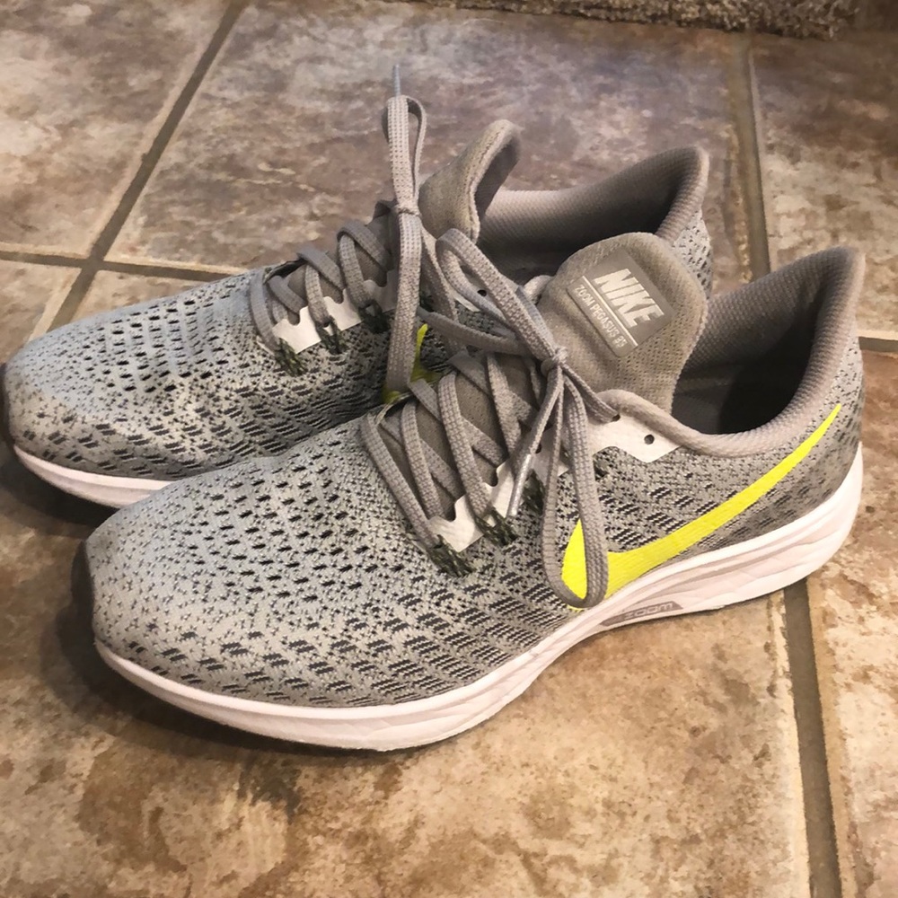 Womens Nike Shoes Size 9